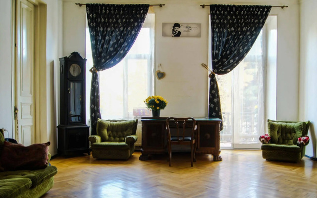 Opera Rooms&Hostel