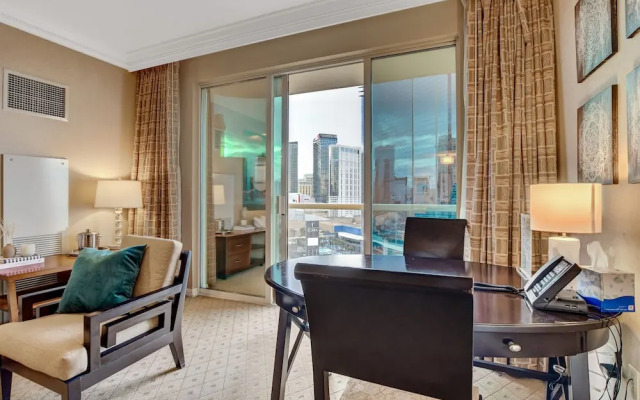 Premium Suite w/balcony at The Signature
