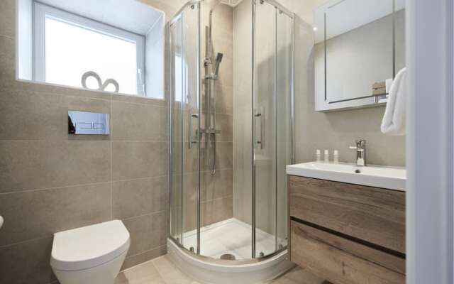 The Wembley Park Wonder - Charming 2bdr Flat With Balcony