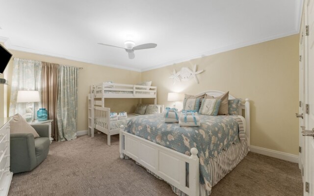 Stunning 2/2 Designer Condo w Coastal Appeal Right on the Gulf!