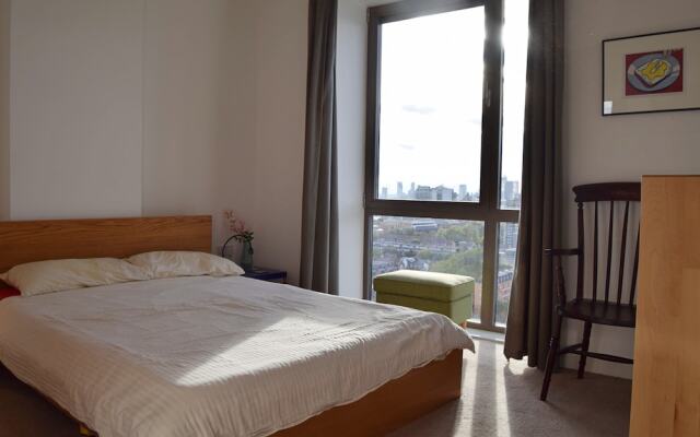 City Views 1 Bedroom Apartment in Shadwell