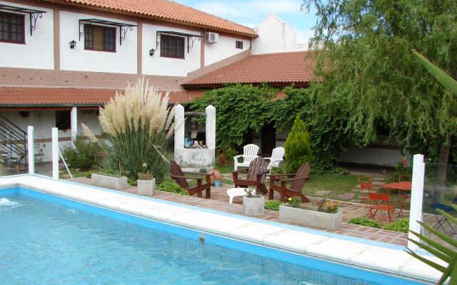 Hosteria Manantial de Carpintería