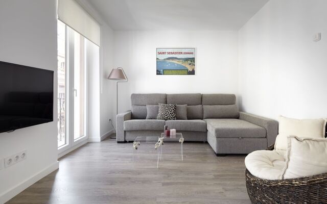 BaiHouse Apartment by FeelFree Rentals