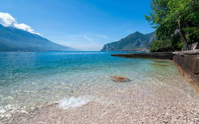 EALA My Lakeside Dream - Adults Friendly