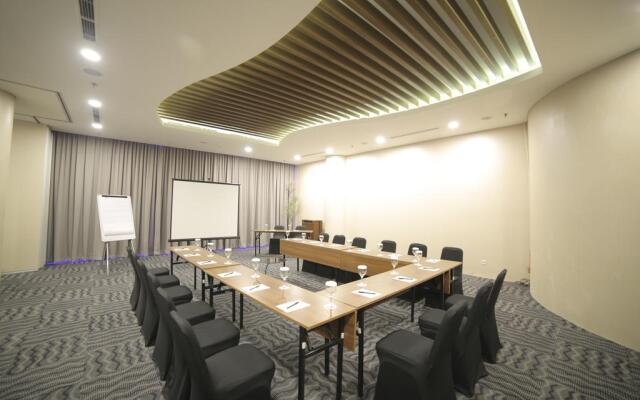 Ozone Hotel Pantai Indah Kapuk