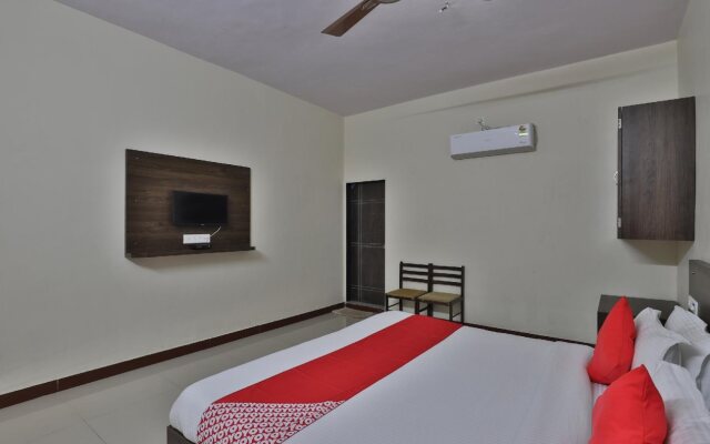 Capital O 24717 Raichura Farm Stay