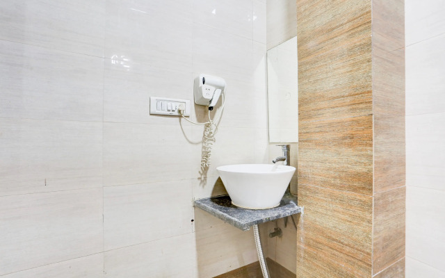 Collection O Mahipalpur Near Airport Formerly Jindal Palace