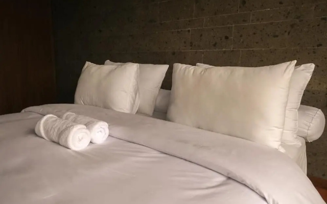 Lara Residence II Canggu Pool Villa – Guest Rooms – Cepaka