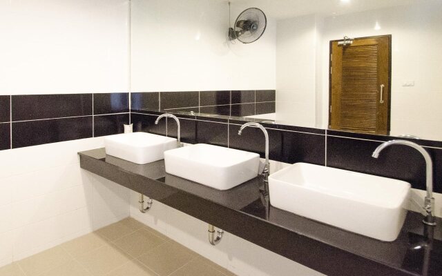 Sabai Hotel and Hostel