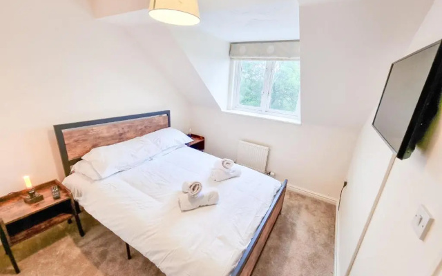 City House in Nice Area - Smart Tv's, 900mb Wifi