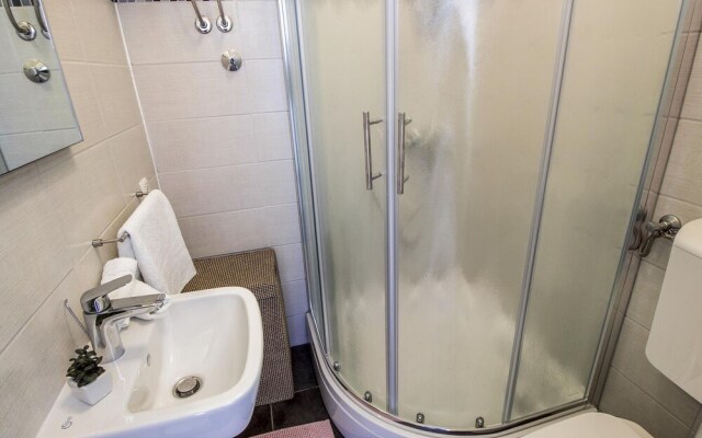 Premium Holiday Home in Kučine-Mravinci with Swimming Pool