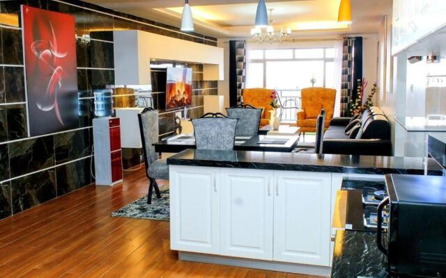 Lovely 2bdrm Condo with a Pool, Gym & Free Parking