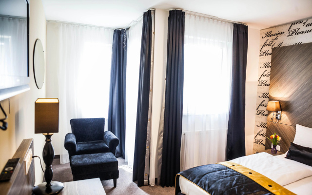 Elaya  Vienna City West