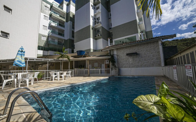 Apto 22E ar condicionado e ventilador, 2 quartos, churrasqueira, elevador e piscina