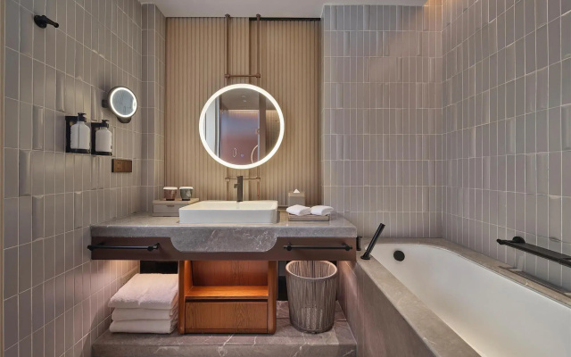 The Reserve Hotel Luoyang, Curio Collection By Hilton