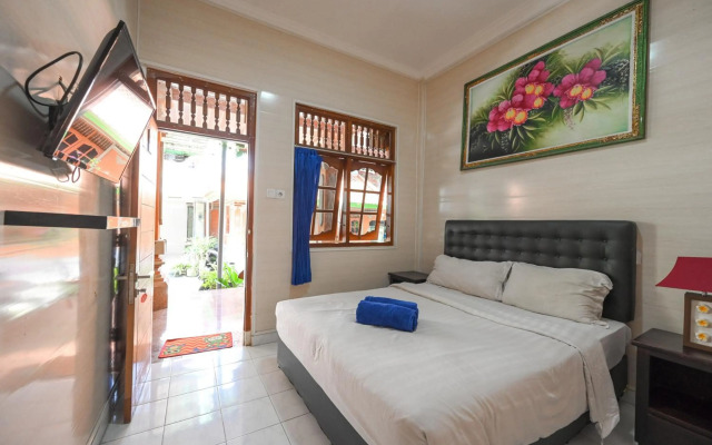OYO 4003 Ceria Guesthouse SeminyakNearSeminyak Beach