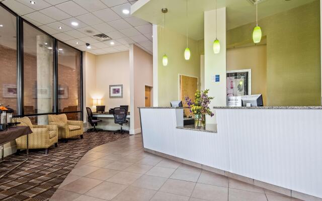 Best Western Plus Philadelphia Airport S. At Widener Univ.