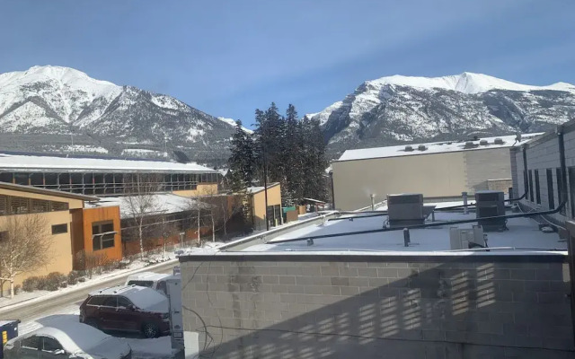 Party Hostel- Canmore Hotel Hostel