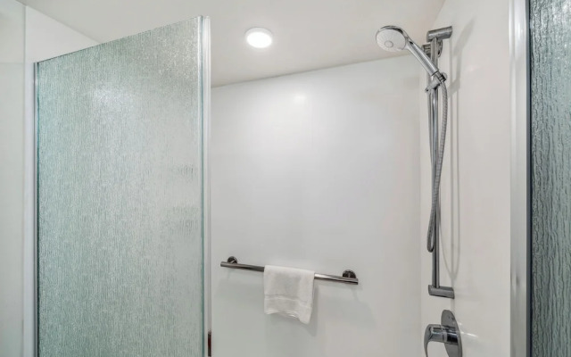 Petite Retreat at Kahana Falls