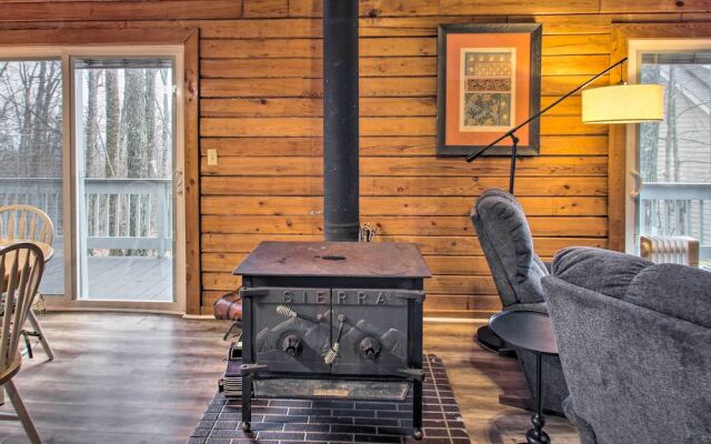 Wintergreen Home w/ Deck - Near Skiing & Hiking!