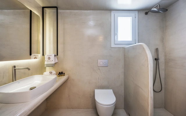 Aelia Luxury Suites Santorini