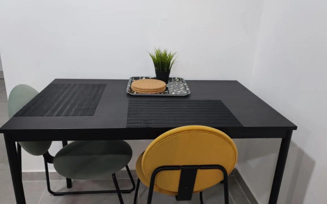 Studio Apartment 12 Minutes from Bahai's garden