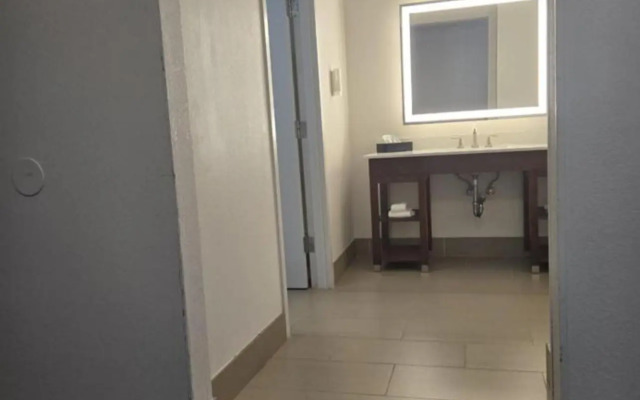 Comfort Suites