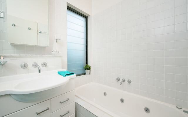 The Deckhouse, 22/26 One Mile Close