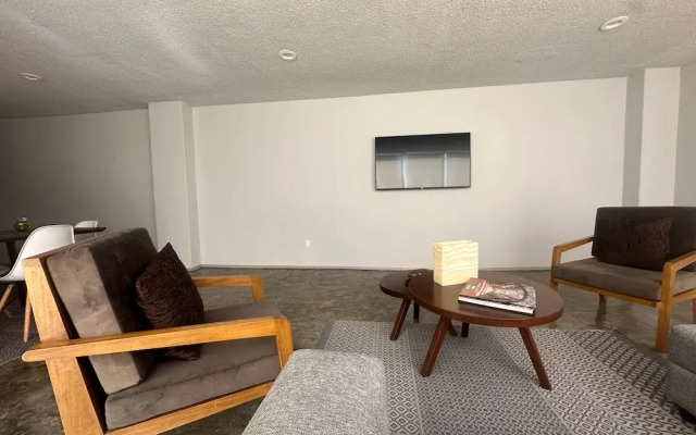 Modern Polanco Stay - Parking- Elevator- Sleeps 10