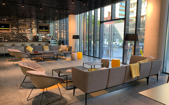 Ola Santiago Providencia, Tapestry Collection by Hilton