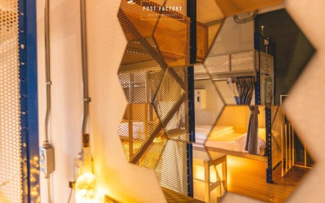 Post Factory Bed & Breakfast Sathorn Hostel - Adults Only