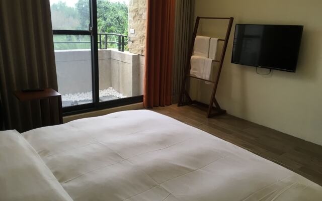 11 Cafe & Lodging
