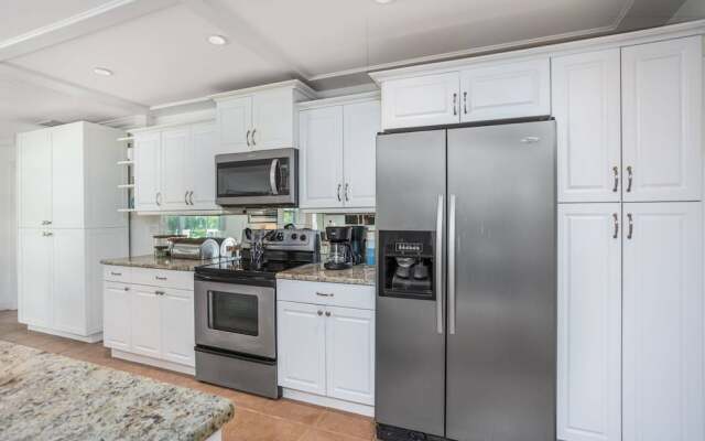 Lilac Mid-century Pool Home