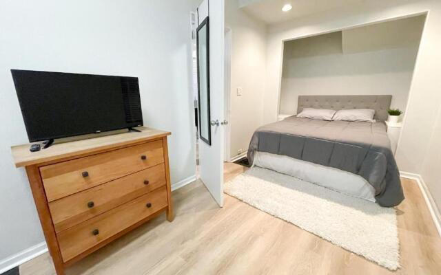 Wrigleyville Friends Unit - 5bdrm