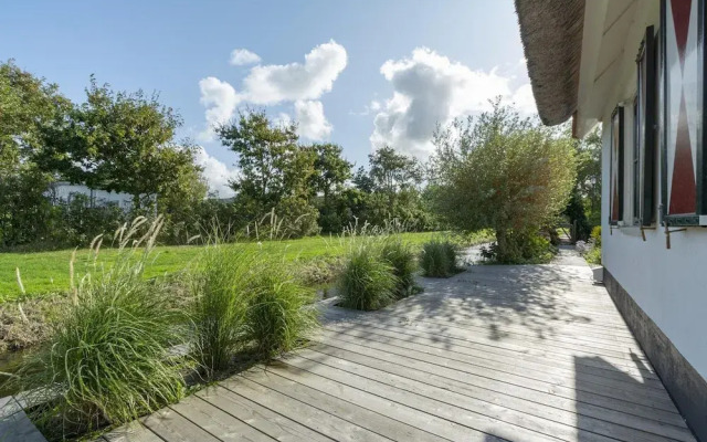 Stylish Villa With Garden