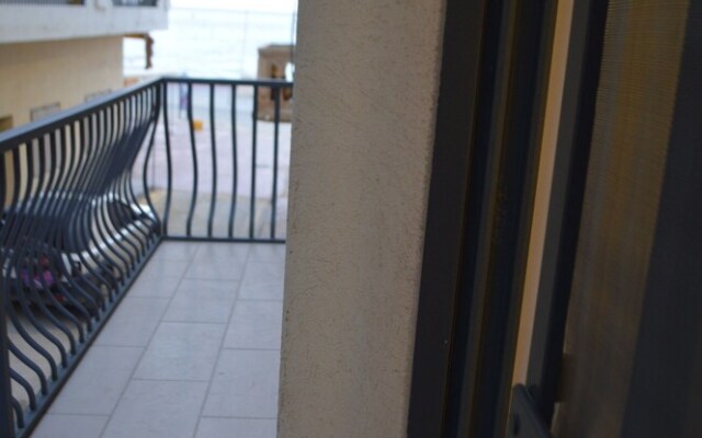 Pebbles, apartment 1