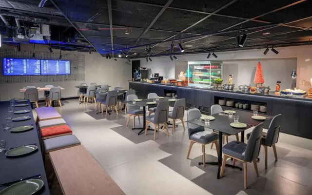 Premier Inn Abu Dhabi Airport (Business Park)