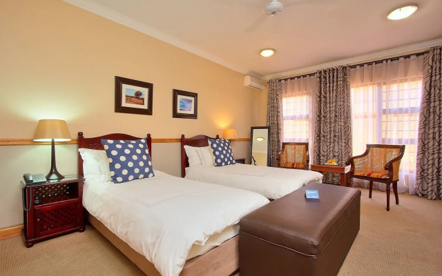 Centurion Golf Suites Boca Walk
