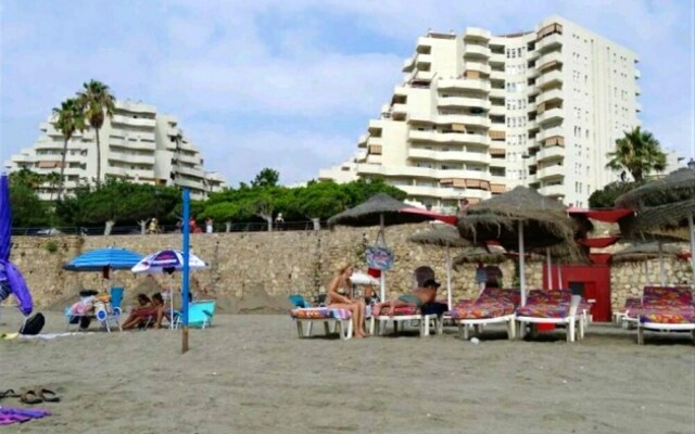 Studio in Benalmádena, With Wonderful sea View, Shared Pool, Balcony