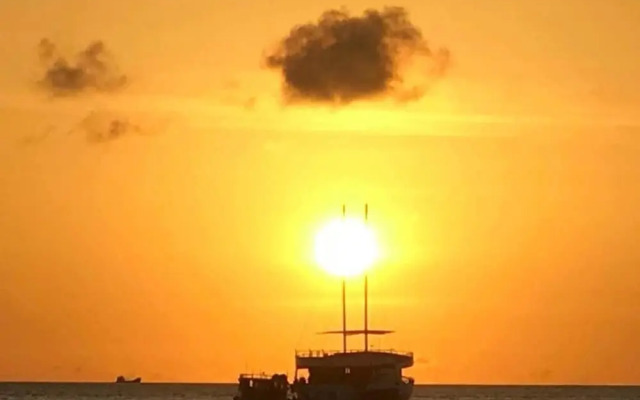 String Wave Maldives