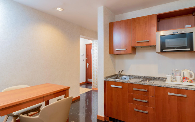 Holiday Inn Suites Kuwait Salmiya