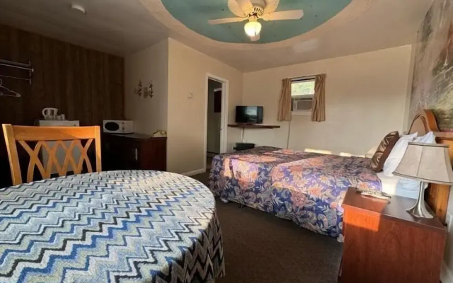 Holiday Motel