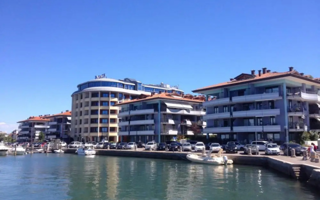 Charming Four Guests Apartment With Lagoon View