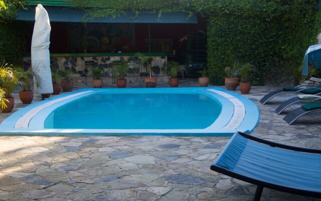 6 Bedrooms Pool Villa