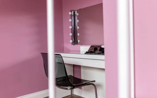 Hollywood Suite Sasco Apartments