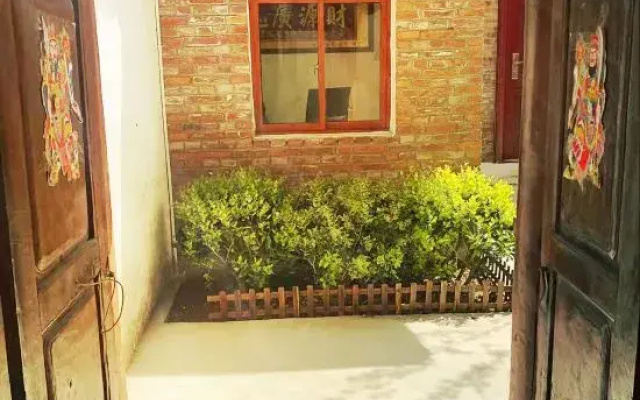 Wangs Courtyard Guesthouse(香格里拉望月悠庭民宿)