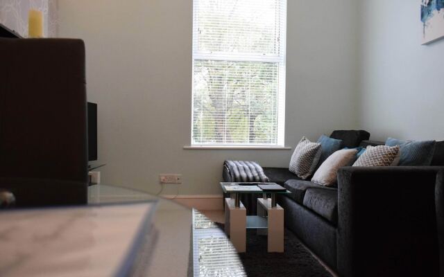 Higher Living-Professional Southsea Apartment