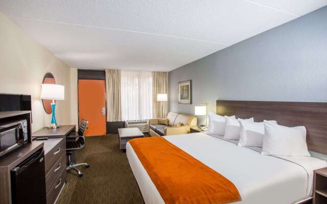 Days Inn & Suites by Wyndham Orlando Airport