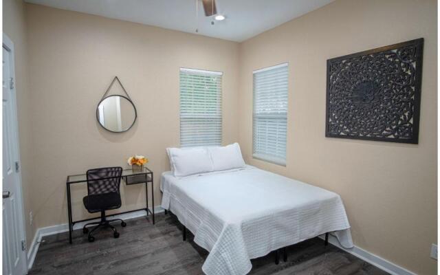 3BR2BA Remodeled House Near Downtown