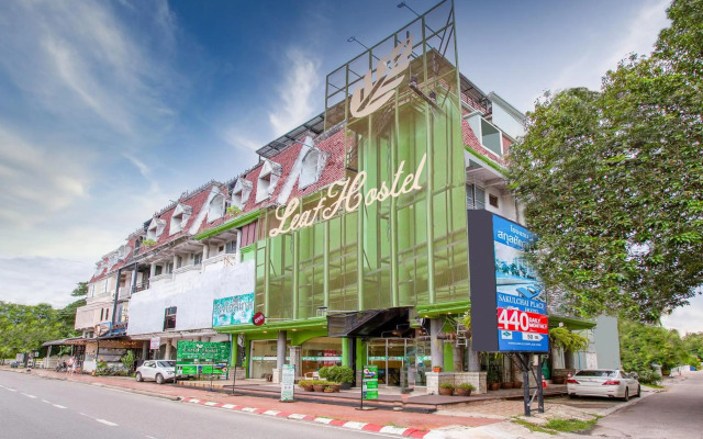 OYO 928 Leaf Hostel